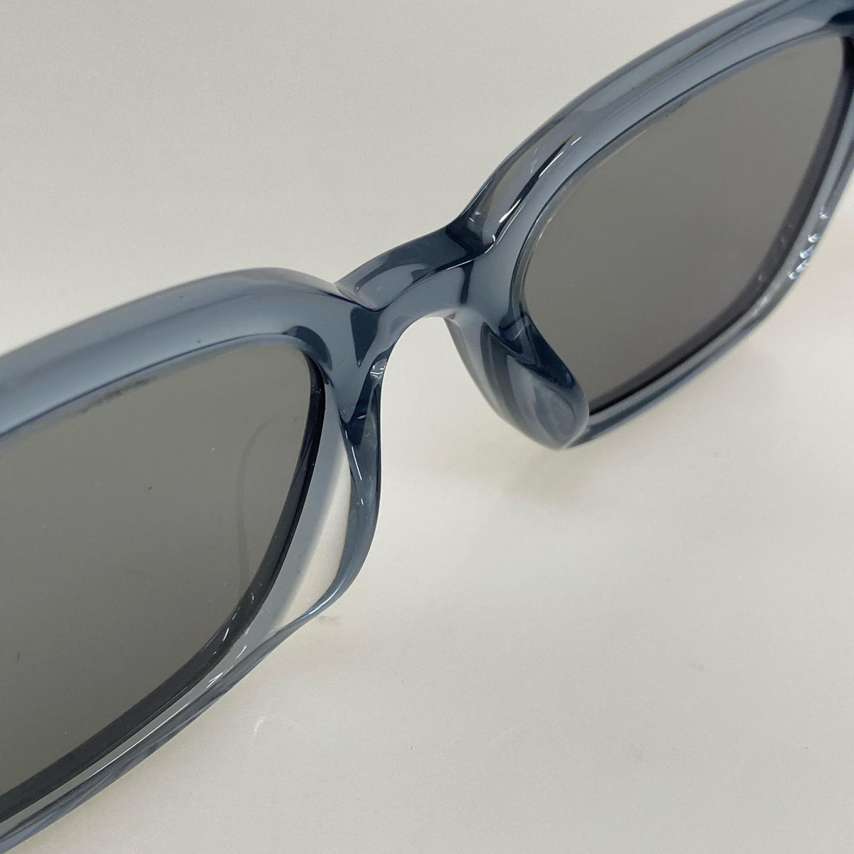 その他アクセサリー GENTLE MONSTER BOLD HESSE ｻﾝｸﾞﾗｽ ｸﾘｱｸﾞﾚｰ グレー