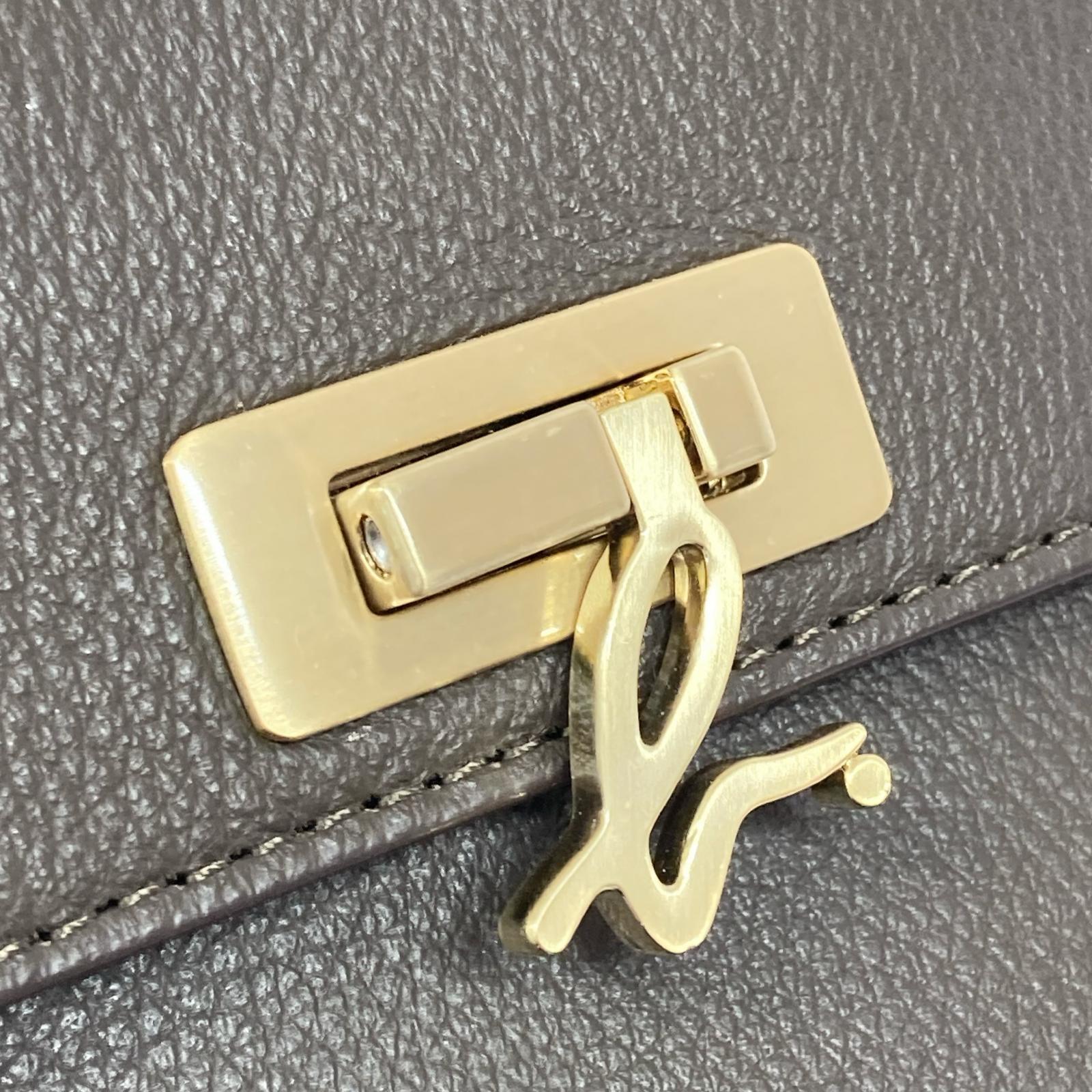 ショルダーバッグ ロゴプレート金具 ショルダーバッグ ブラウン