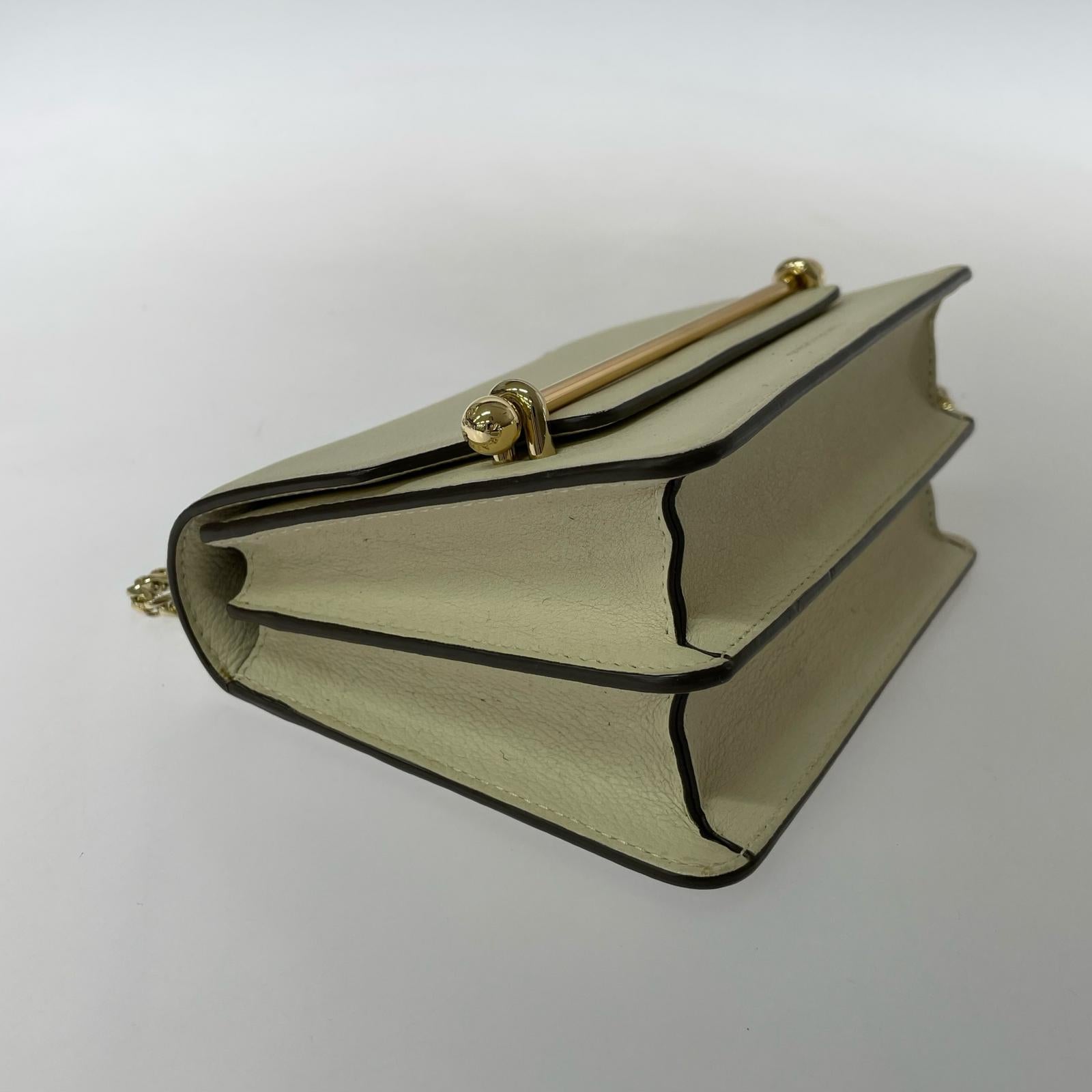 ショルダーバッグ strathberry east/west mini 012102 ホワイト