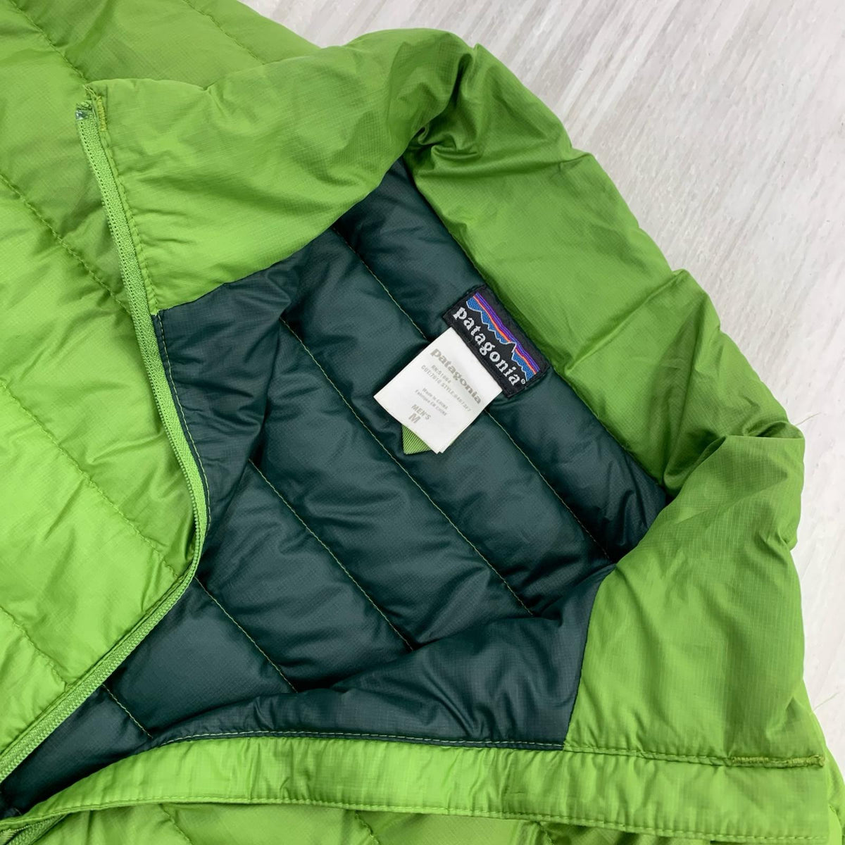 ダウンジャケット patagonia 00s Down Sweater 84673F7 ｹﾞｯｺｰｸﾞﾘｰﾝ (M) M グリーン