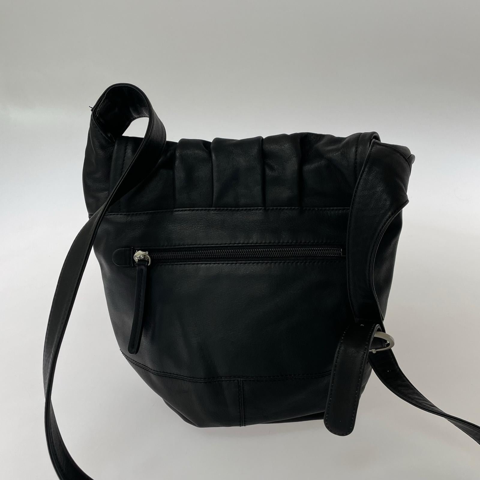 ショルダーバッグ kawakawa レザー ブラック