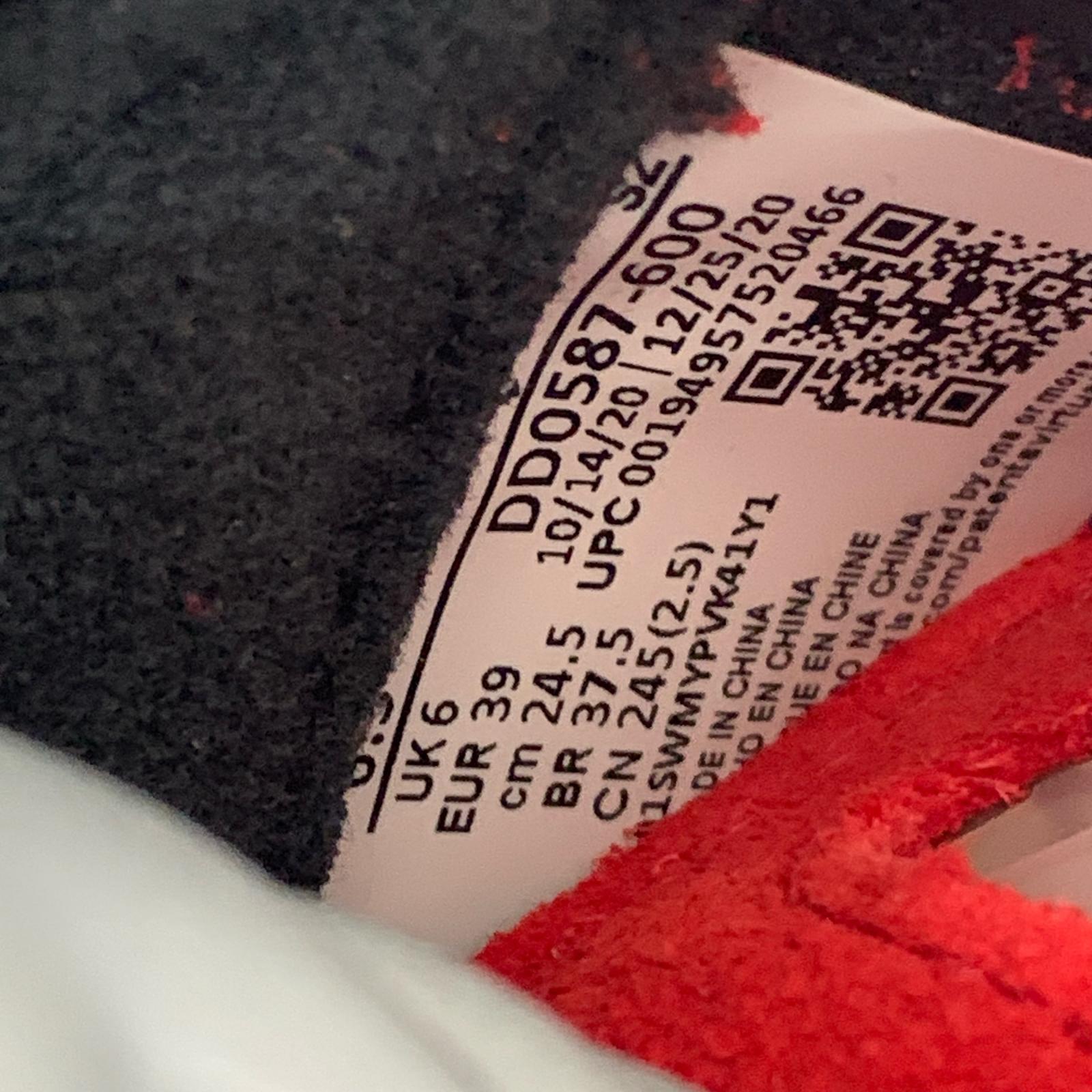 スニーカー AIR JORDAN 5 RETRO TORO BRAVO 24.5cm (US6 1/2 UK6 EU39) レッド
