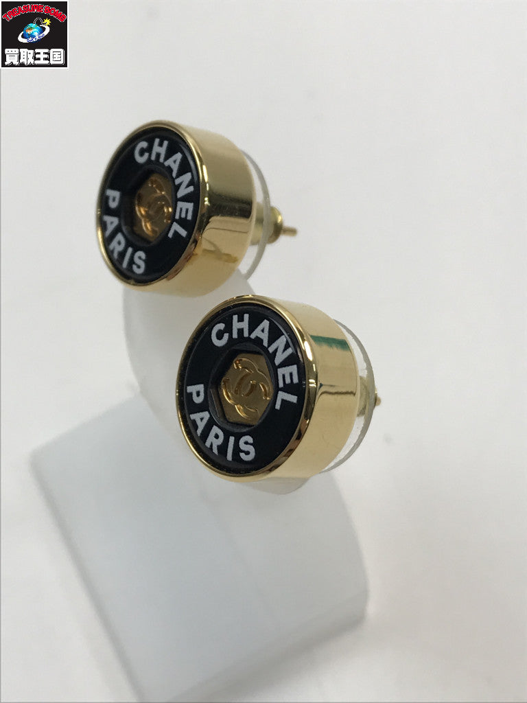 ボタンスタッドピアス