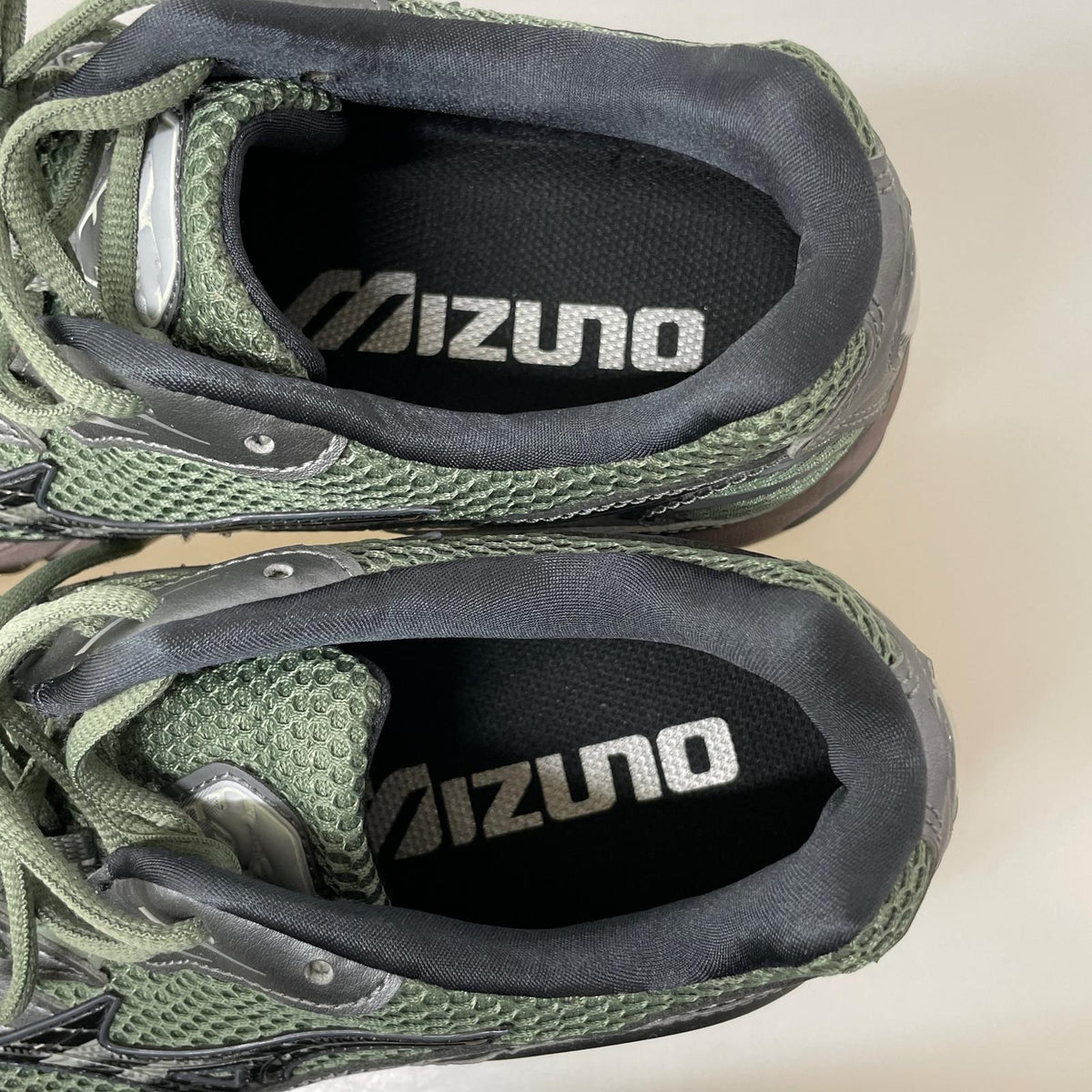 スニーカー MIZUNO ｳｪｰﾌﾞﾗｲﾀﾞｰ10 ｽﾆｰｶｰ 27.0 ｵﾘｰﾌﾞ 27cm (US9 UK8 1/2 EU44)