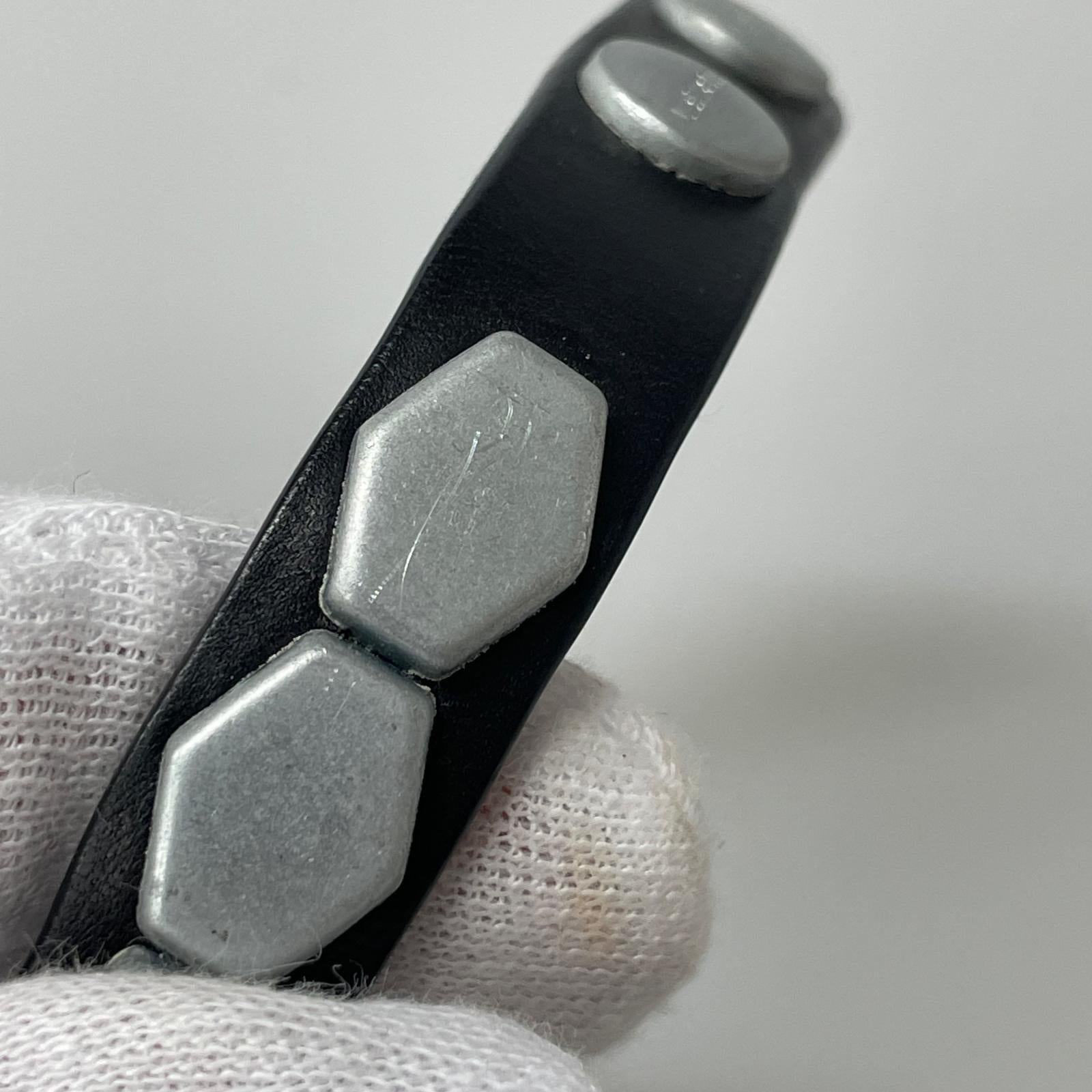 ブレスレット HEXAGON SMALL STUDS WRISTBAND スタッズブレス ブラック