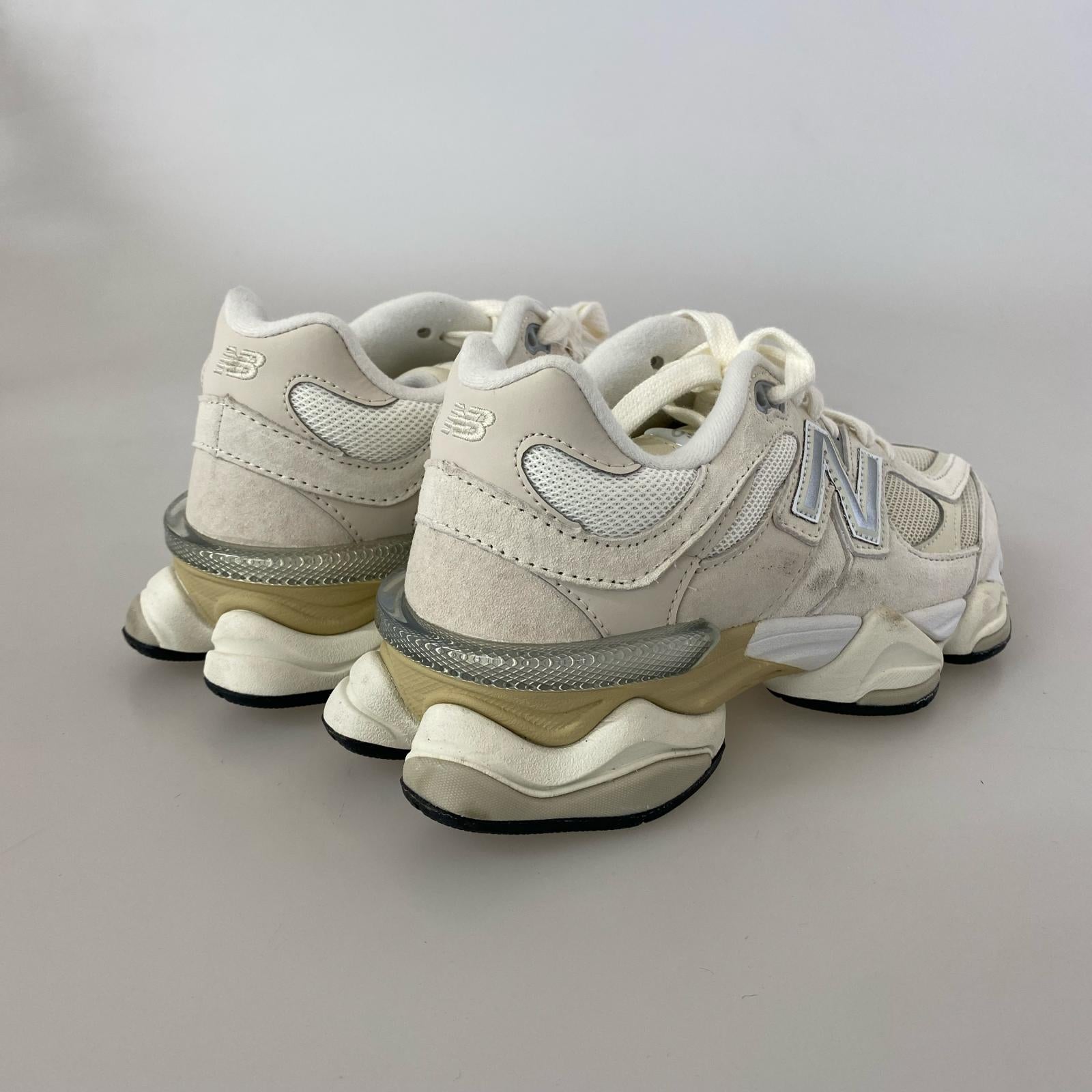 スニーカー U9060WHT ホワイト
