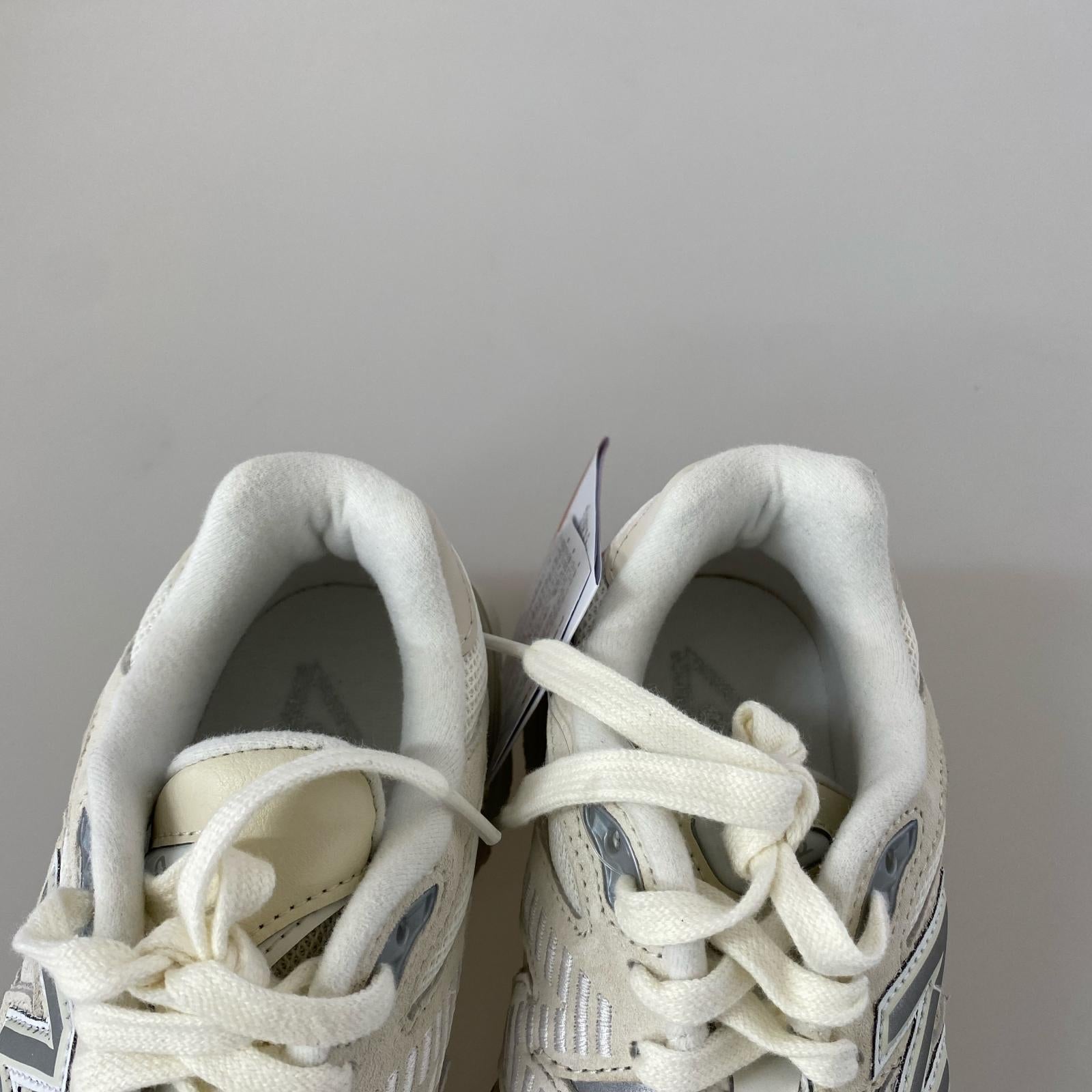スニーカー U9060WHT ホワイト