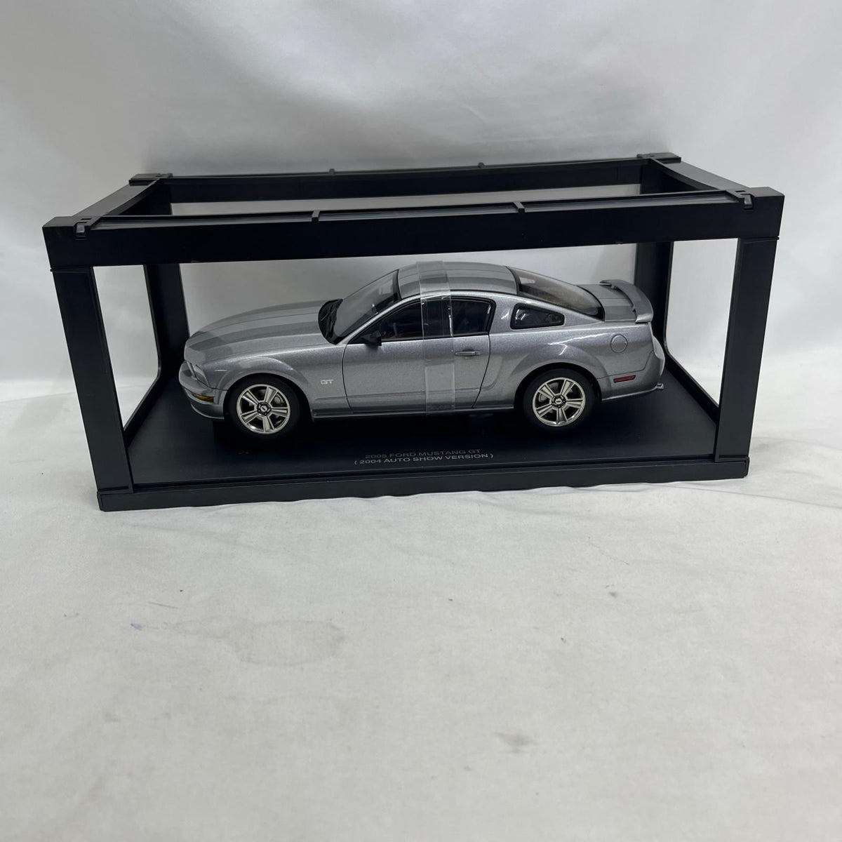 1/18 AUTOart 2005 FORD MUSTANG GT スケールカー