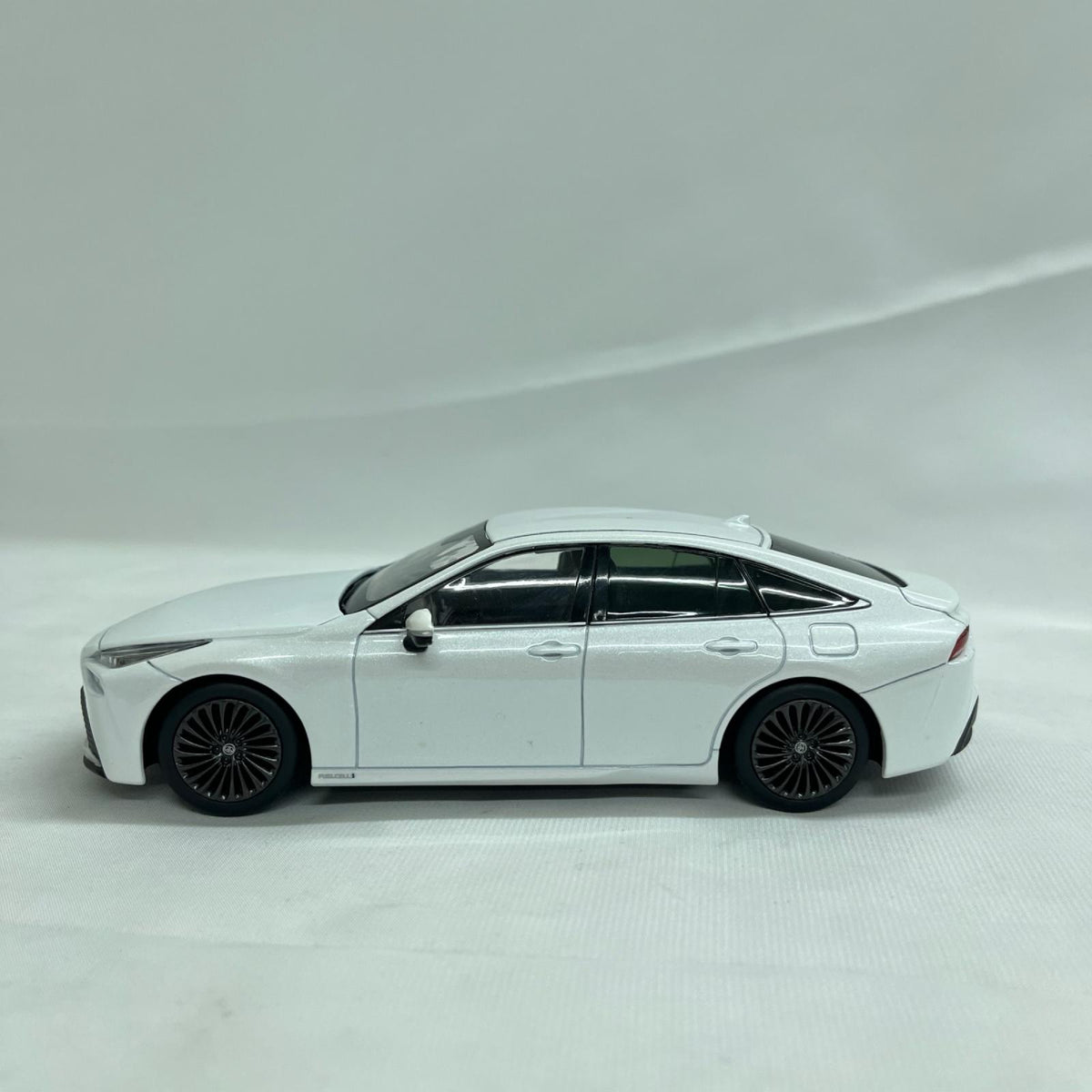 TOYOTA プレシャス ホワイトパール   MIRAI カラーサンプル TOYOTA カラーサンプル