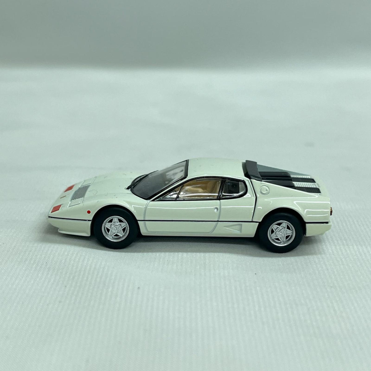 TOMICA LIMITED VINTAGE NEO フェラーリ 512 BBi TOMYTEC トミカ