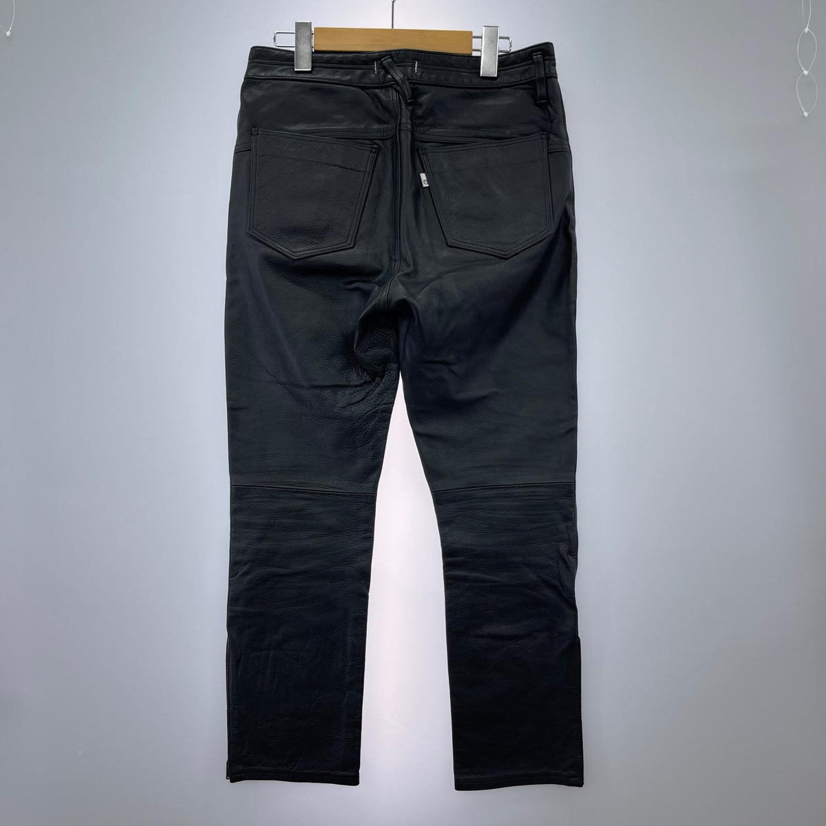 パンツ EXPLORER JEANS DROPPED FIT COW LEATHER 0 ブラック