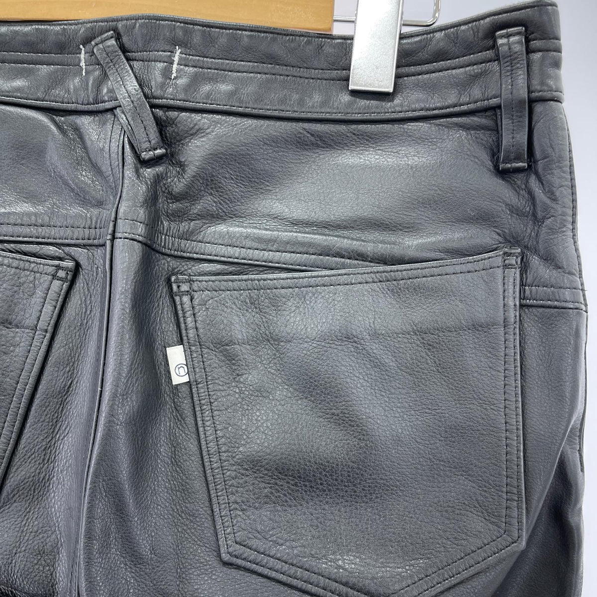 パンツ EXPLORER JEANS DROPPED FIT COW LEATHER 0 ブラック