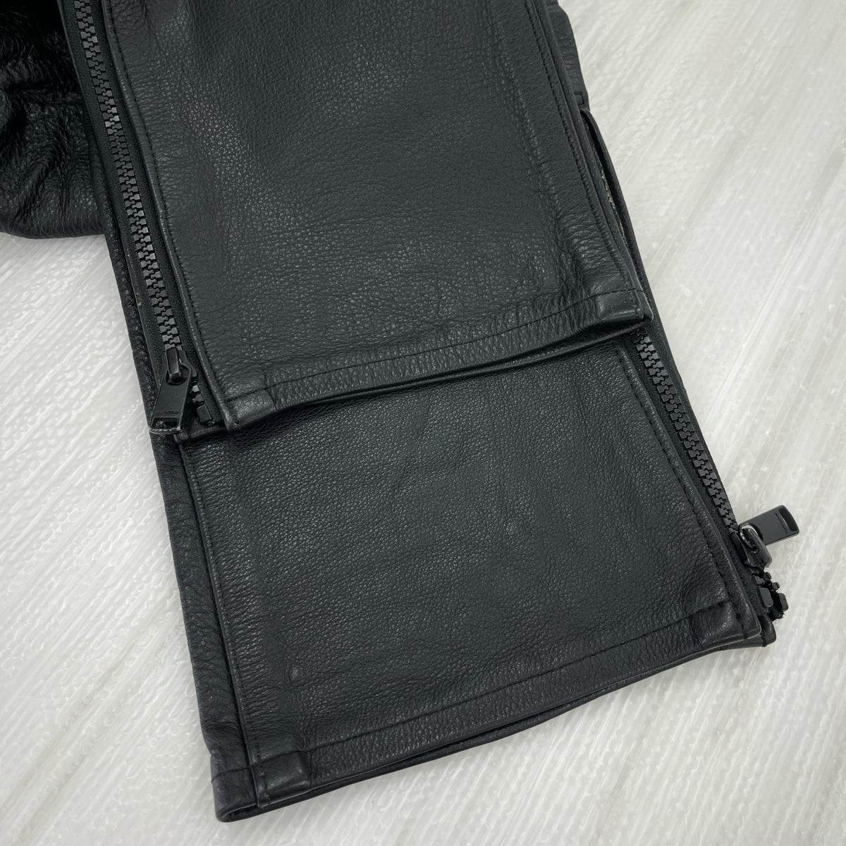 パンツ EXPLORER JEANS DROPPED FIT COW LEATHER 0 ブラック