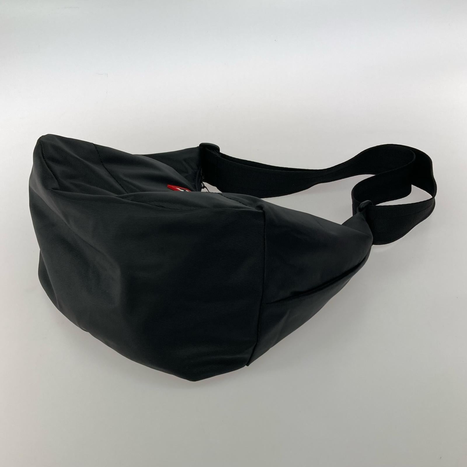 ショルダーバッグ ORIGINAL ESSENTIAL MEDI HOBO BAG 黒 ブラック