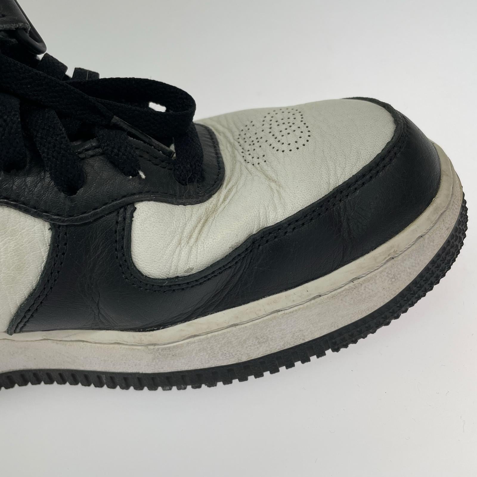 スニーカー ×STUSSY AIR FORCE 1 MID 黒白 (27.0) 27cm (US9 UK8 1/2 EU44)