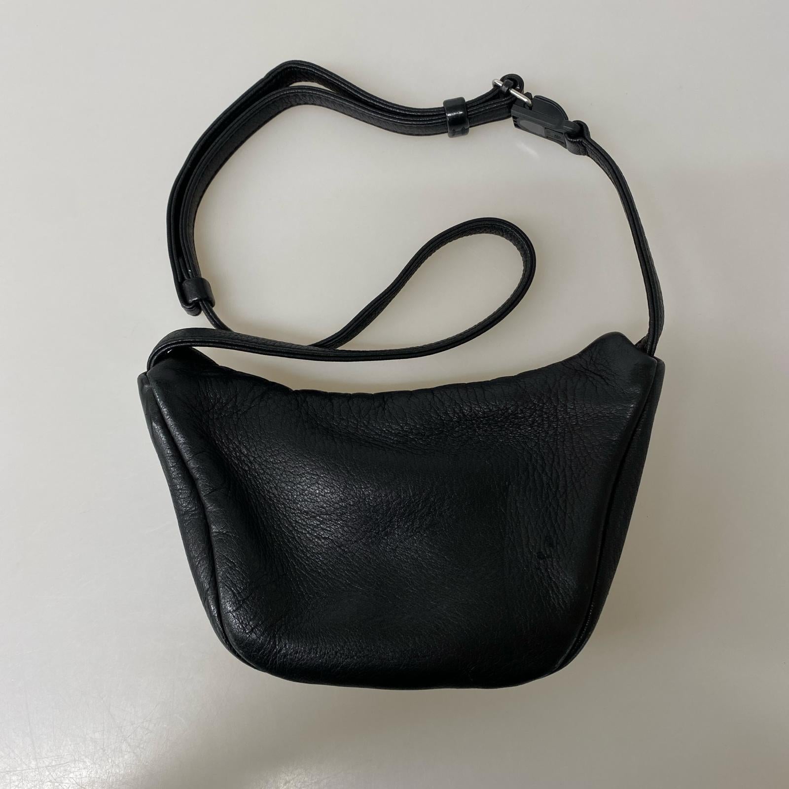 ショルダーバッグ Aeta waist pouch ディアスキン ウエストポーチ 黒 ブラック