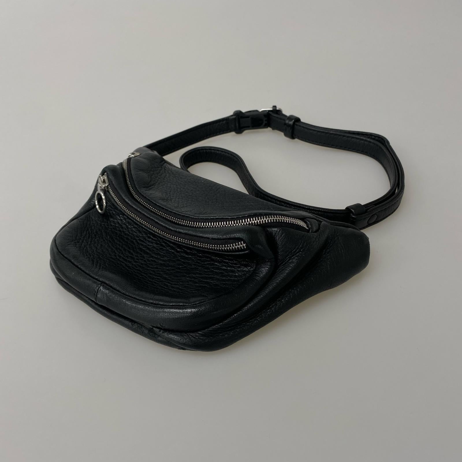 ショルダーバッグ Aeta waist pouch ディアスキン ウエストポーチ 黒 ブラック