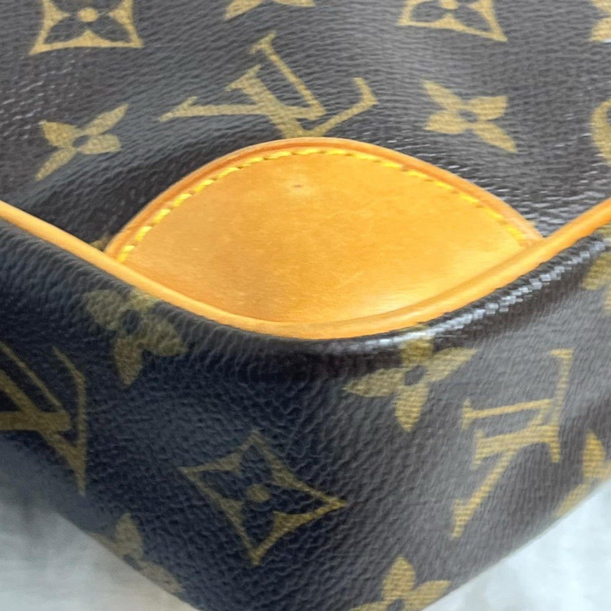 LV アマゾン ショルダーバッグ モノグラム キャンバス