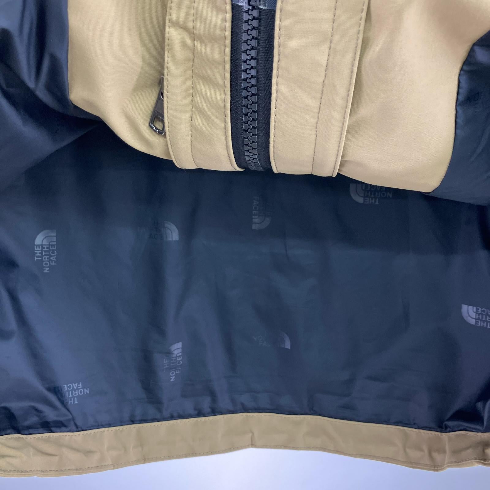 ブルゾン Mountain Light Jacket
