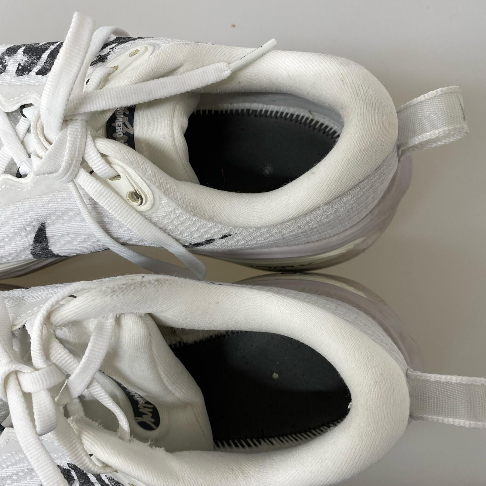 スニーカー VOMERO PLUS RUN (26.0) 26cm (US8 UK7 1/2 EU42) ホワイト