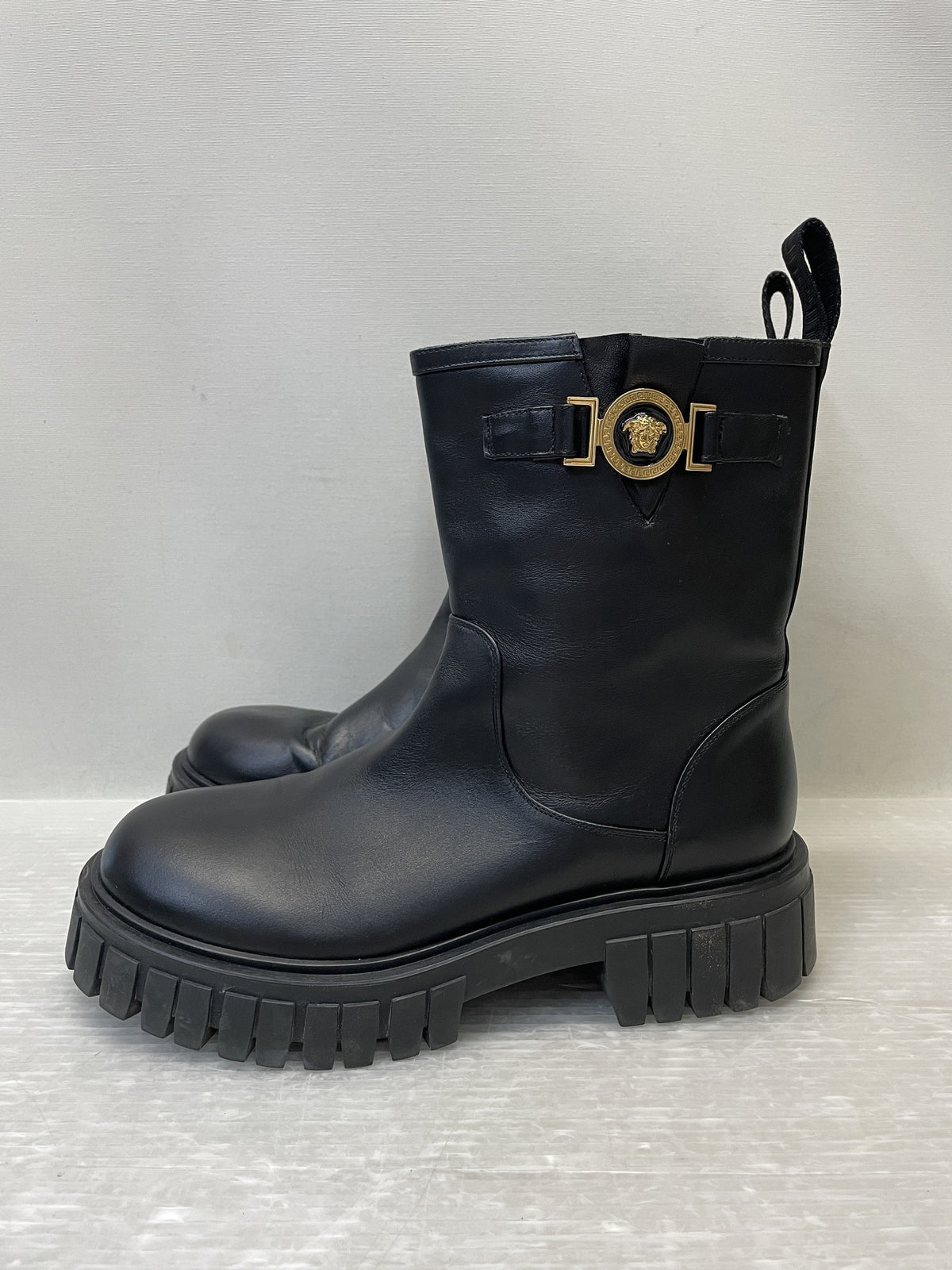 VERSACE ｻｲﾄﾞﾒﾃﾞｭｰｻ ﾚｻﾞｰﾌﾞｰﾂ 40 黒