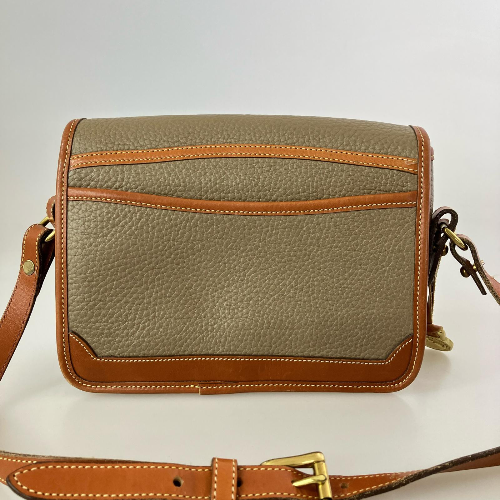 ショルダーバッグ Dooney&Bourke レザーショルダー グレージュ/BR