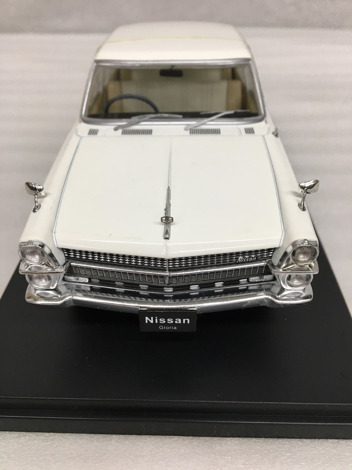 アシェット　Nissan Gliria (1967) スケールカー