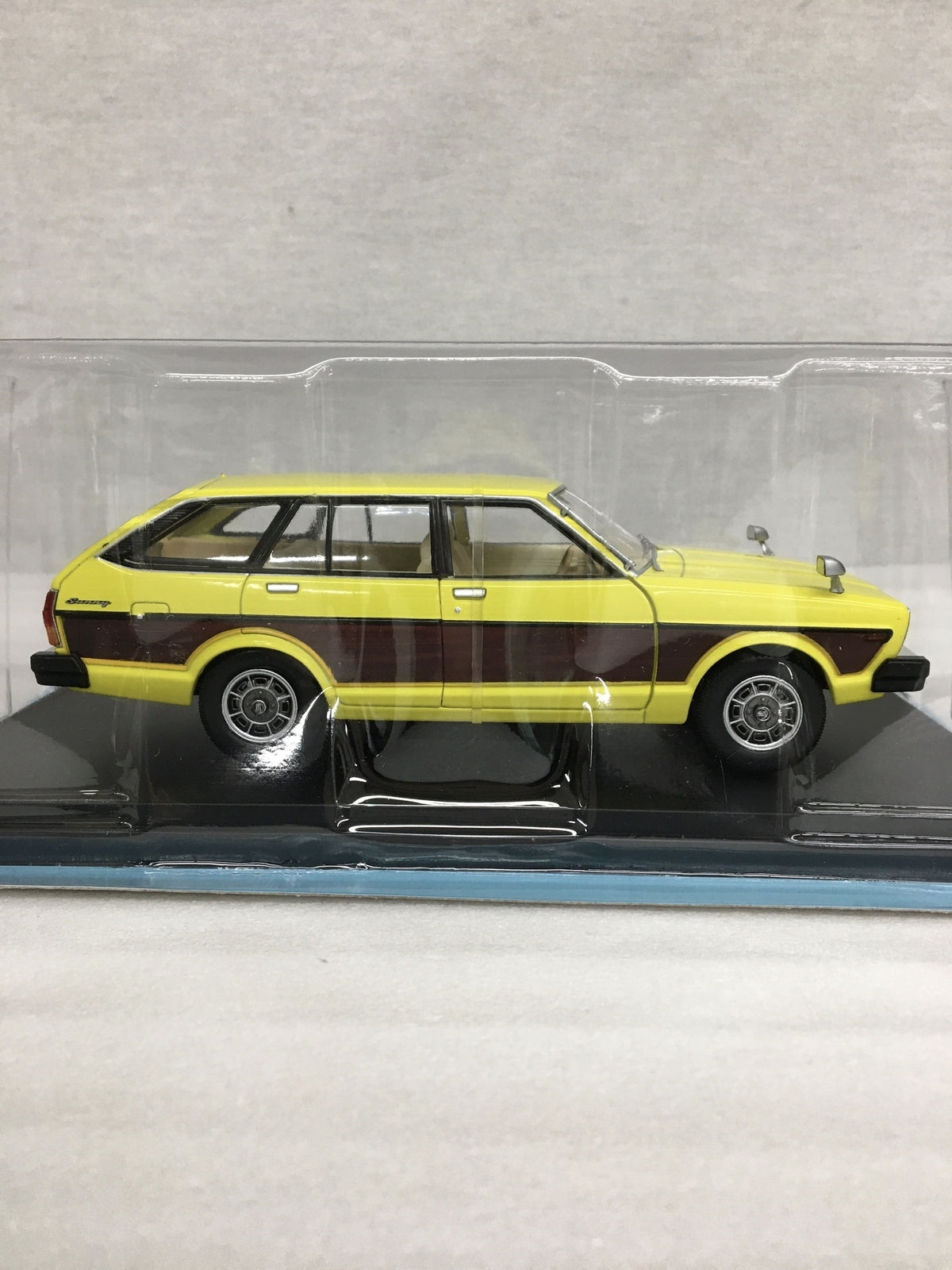 アシェット　Nissan Sunny California (1979) スケールカー