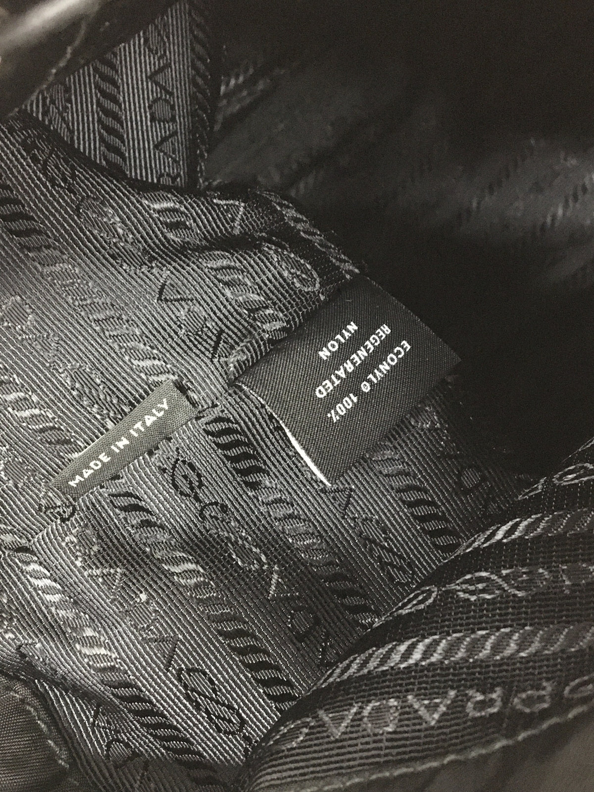 Re-Nylon/トライアングルロゴ/巾着/バケットバッグ/1NS369 1NS369