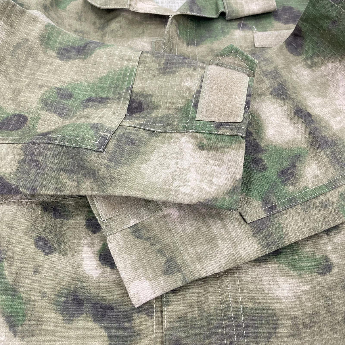 ミリタリージャケット ﾛｼｱ軍 EMRｶﾓ ｺﾝﾊﾞｯﾄｼﾞｬｹｯﾄ S-R S