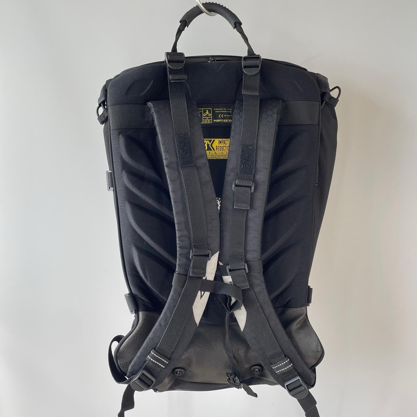 リュック・デイパック POINT65 BOBLEBEE 25L ハードシェル グレー ブラック