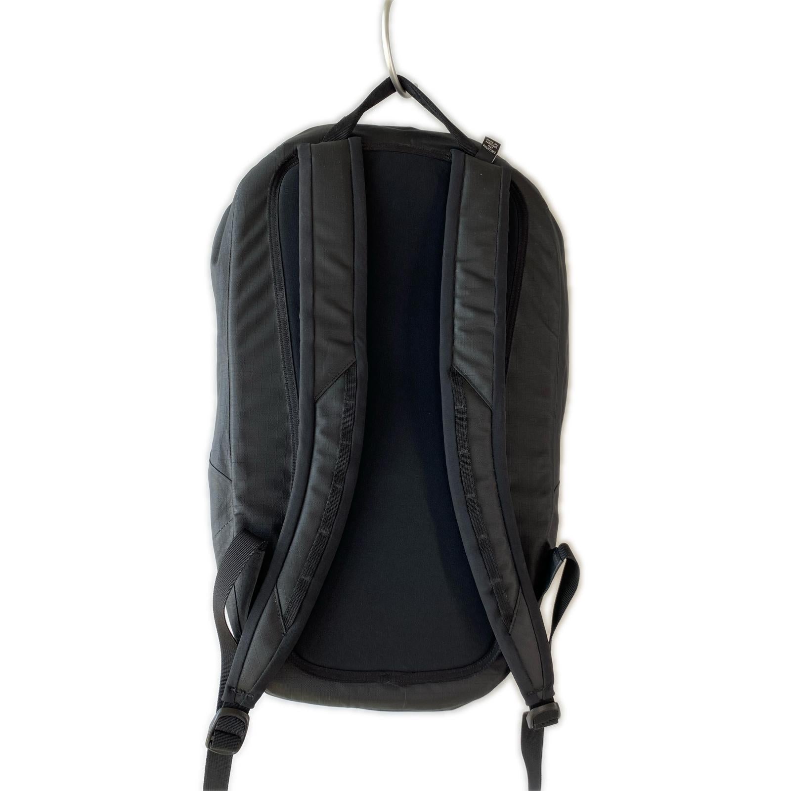 リュック・デイパック granville zip 16 backpack ブラック