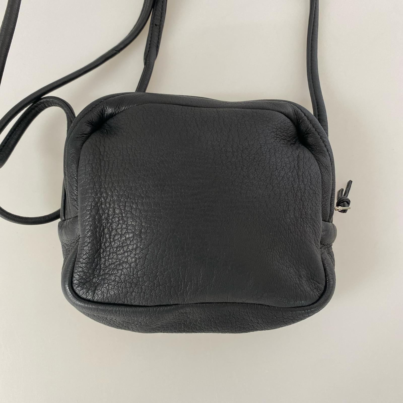 ショルダーバッグ Aeta SQUARE SHOULDER ディアレザー スクエアショルダーバッグ 黒 ブラック