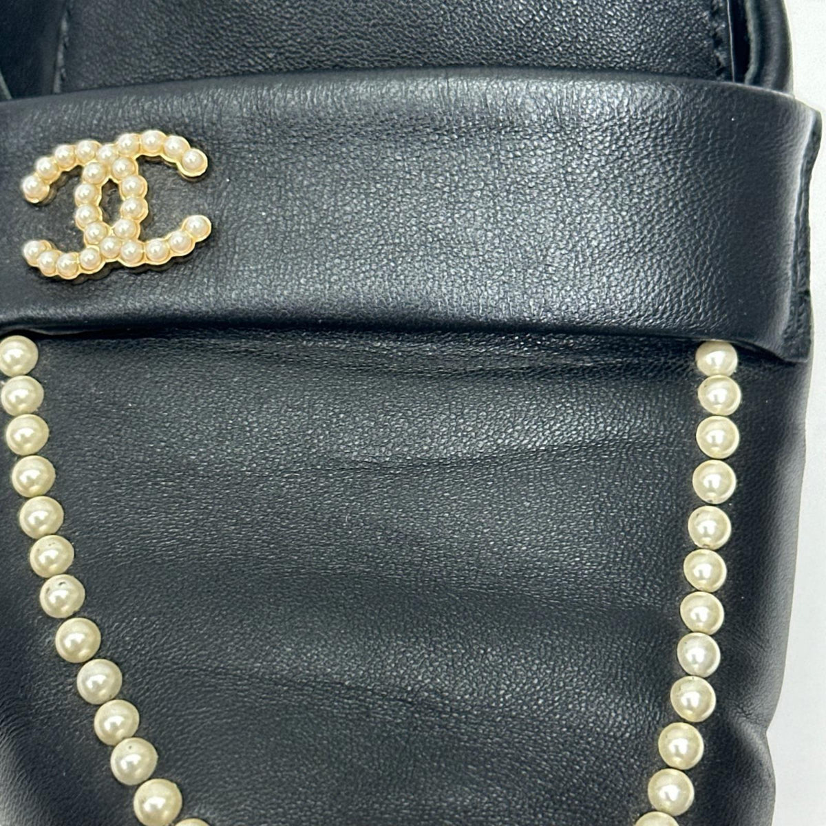 CHANEL ココマーク パール レザー ローファー 黒
