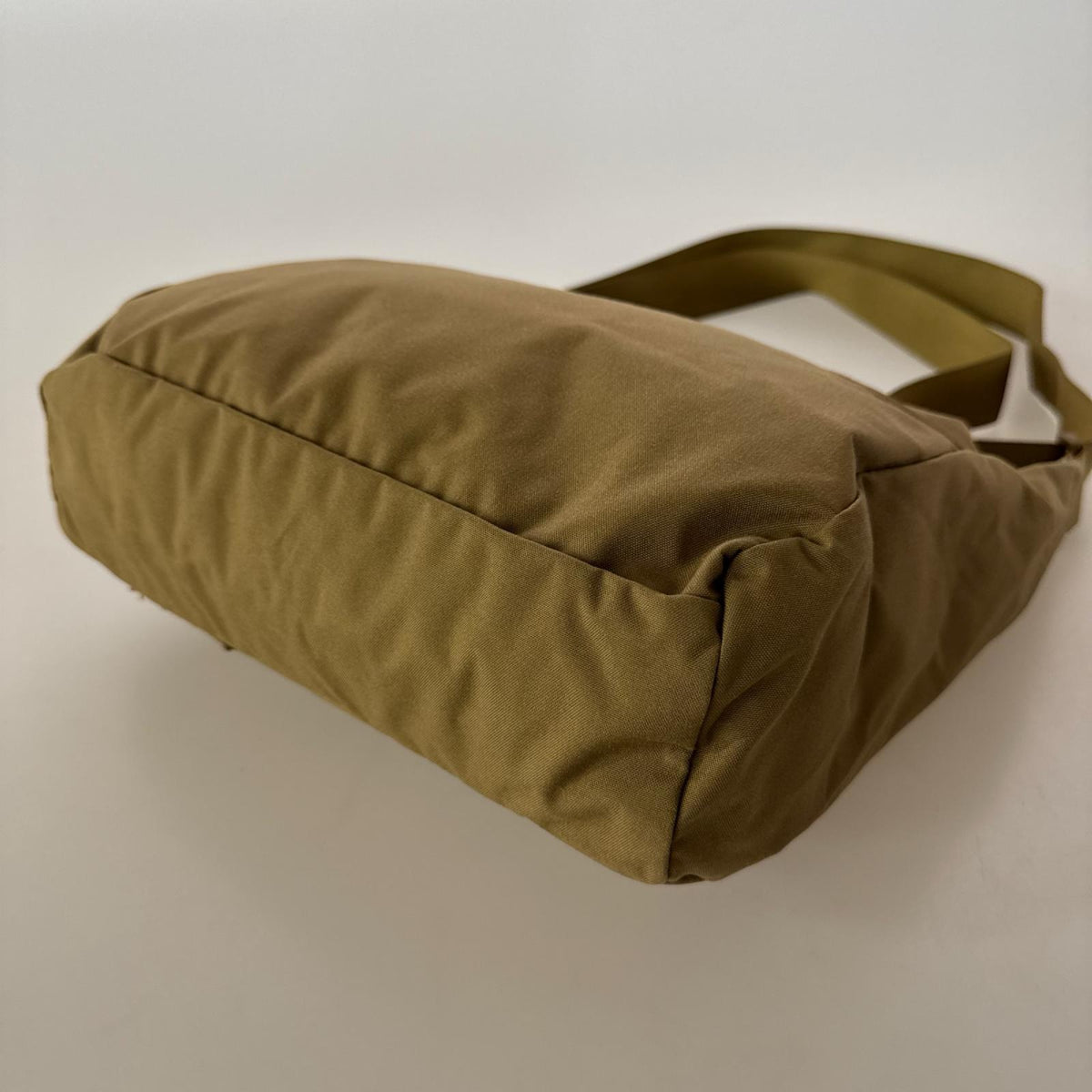 ボディバッグ ｼｮﾙﾀﾞｰﾊﾞｯｸﾞ KHAKI カーキ