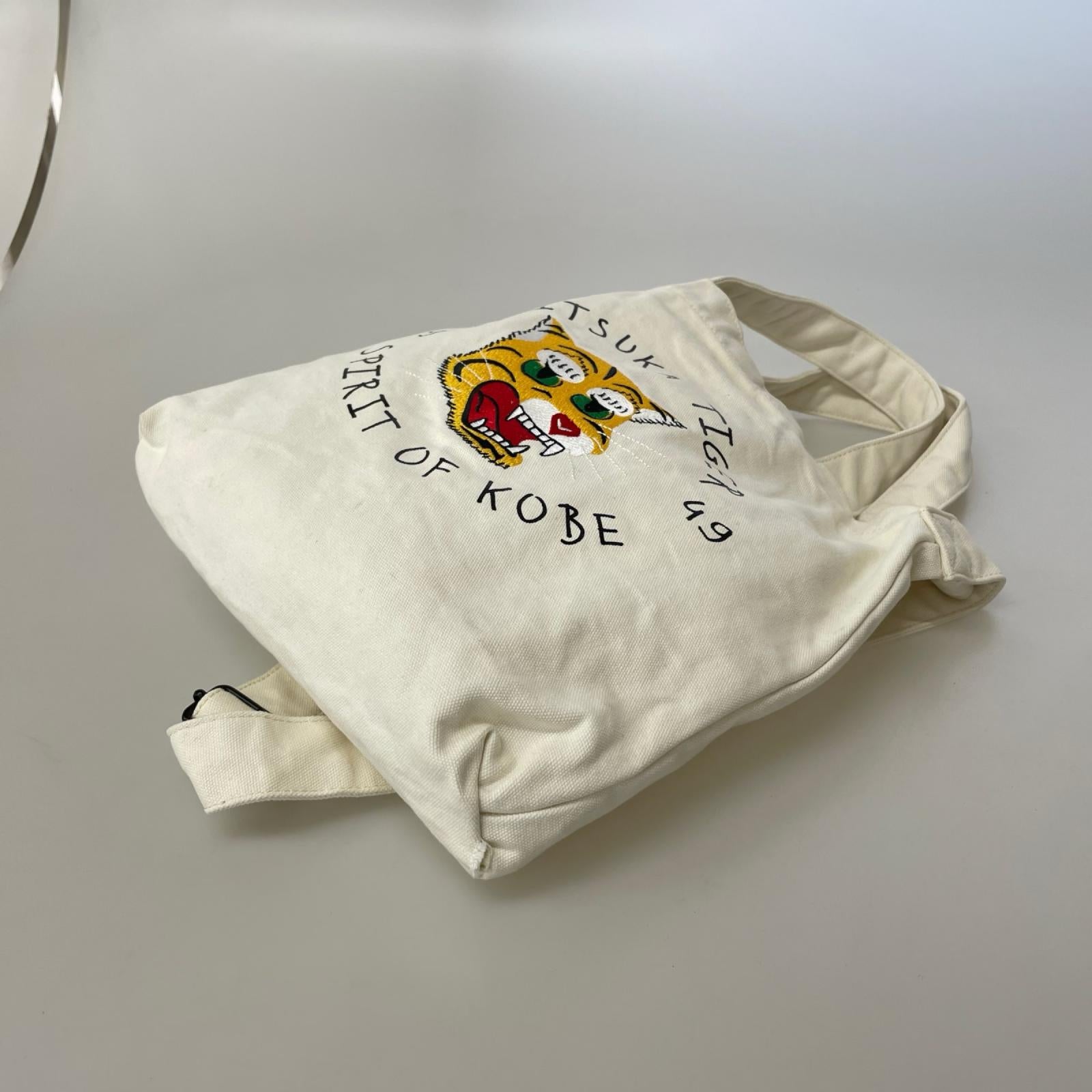 ショルダーバッグ ｷｬﾝﾊﾞｽ 刺繍 ｼｮﾙﾀﾞｰﾊﾞｯｸﾞ 白 ホワイト