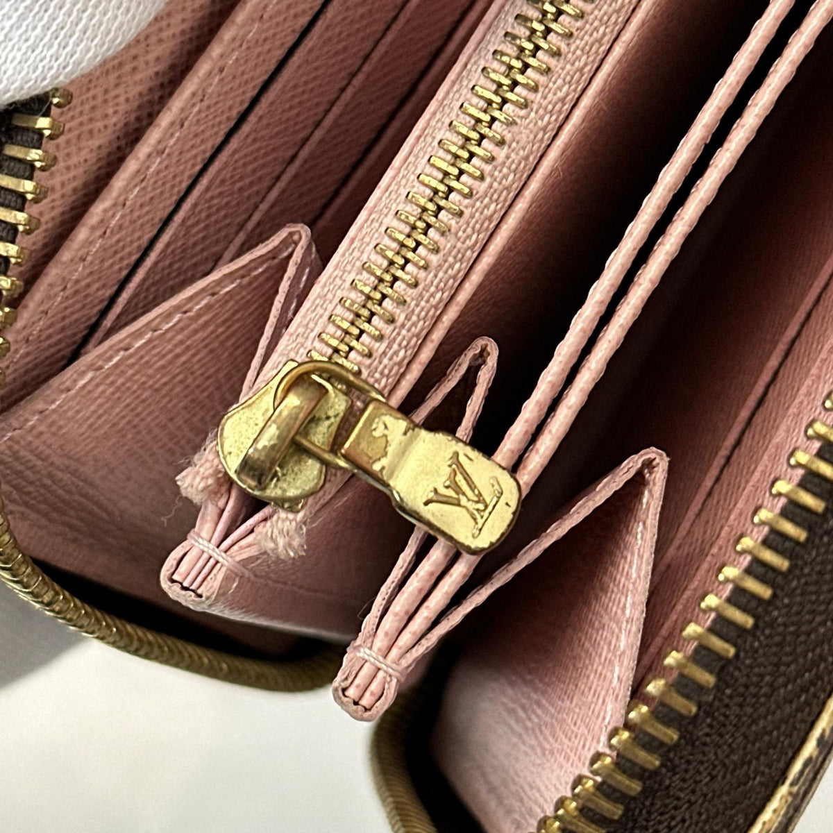 LV ジッピーウォレット M67246