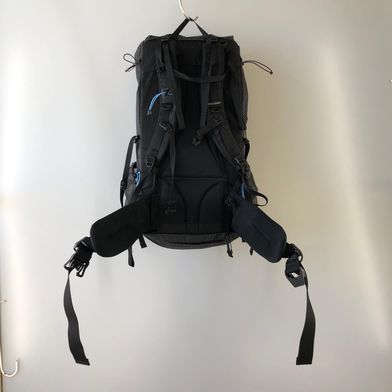 リュック・デイパック ZERO GRAM Lost Creek LT 45 ブラック