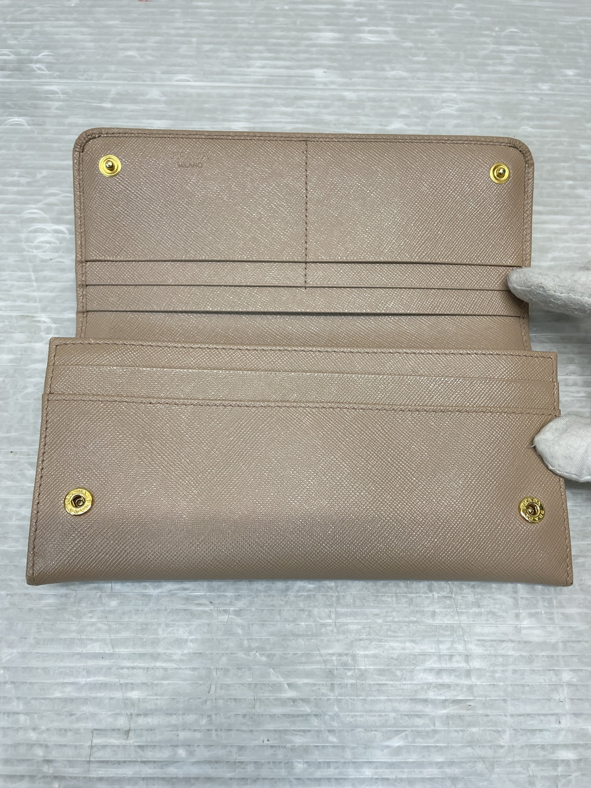 PRADA サフィアーノレザー フラップロングウォレット ベージュ