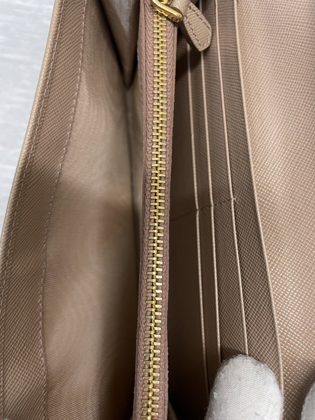 PRADA サフィアーノレザー フラップロングウォレット ベージュ