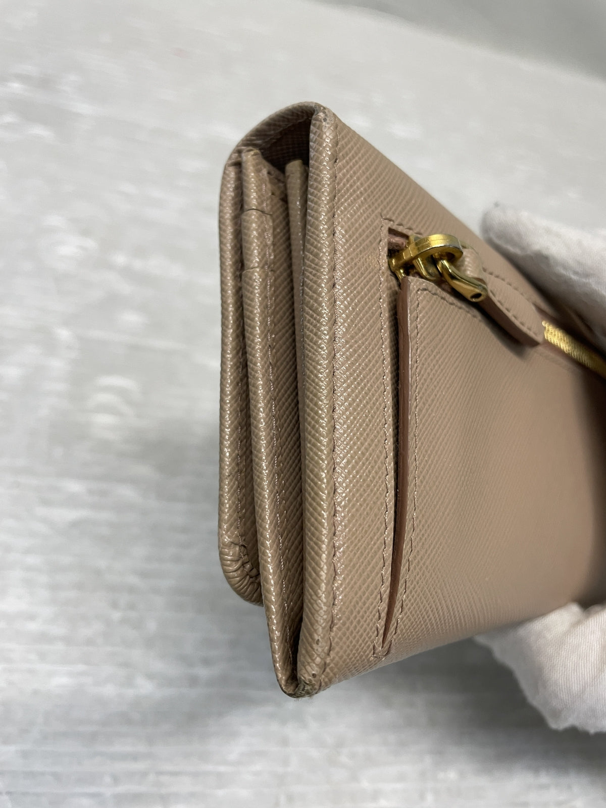 PRADA サフィアーノレザー フラップロングウォレット ベージュ