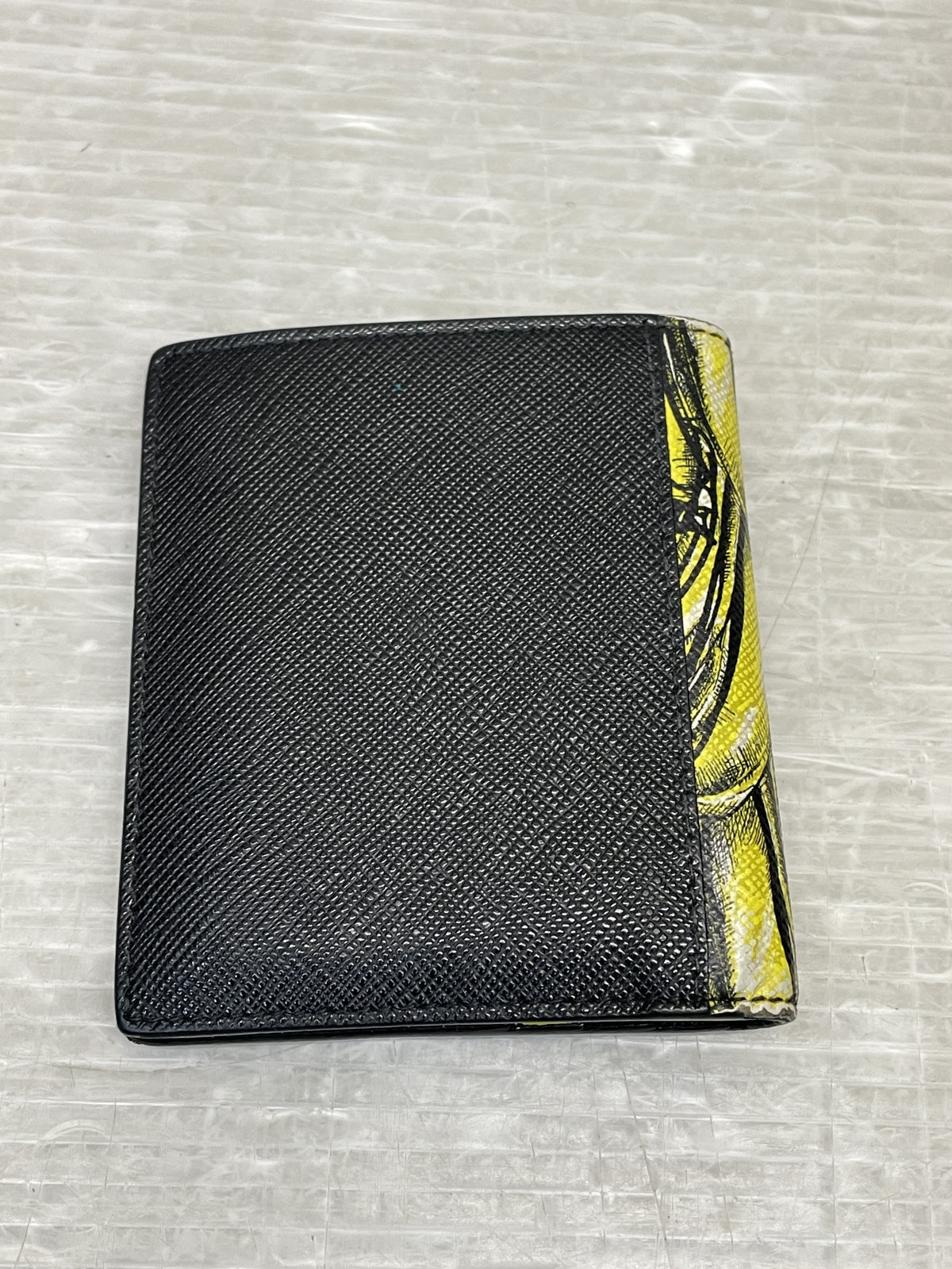 PRADA サフィアーノ バナナ コンパクトウォレット 黒