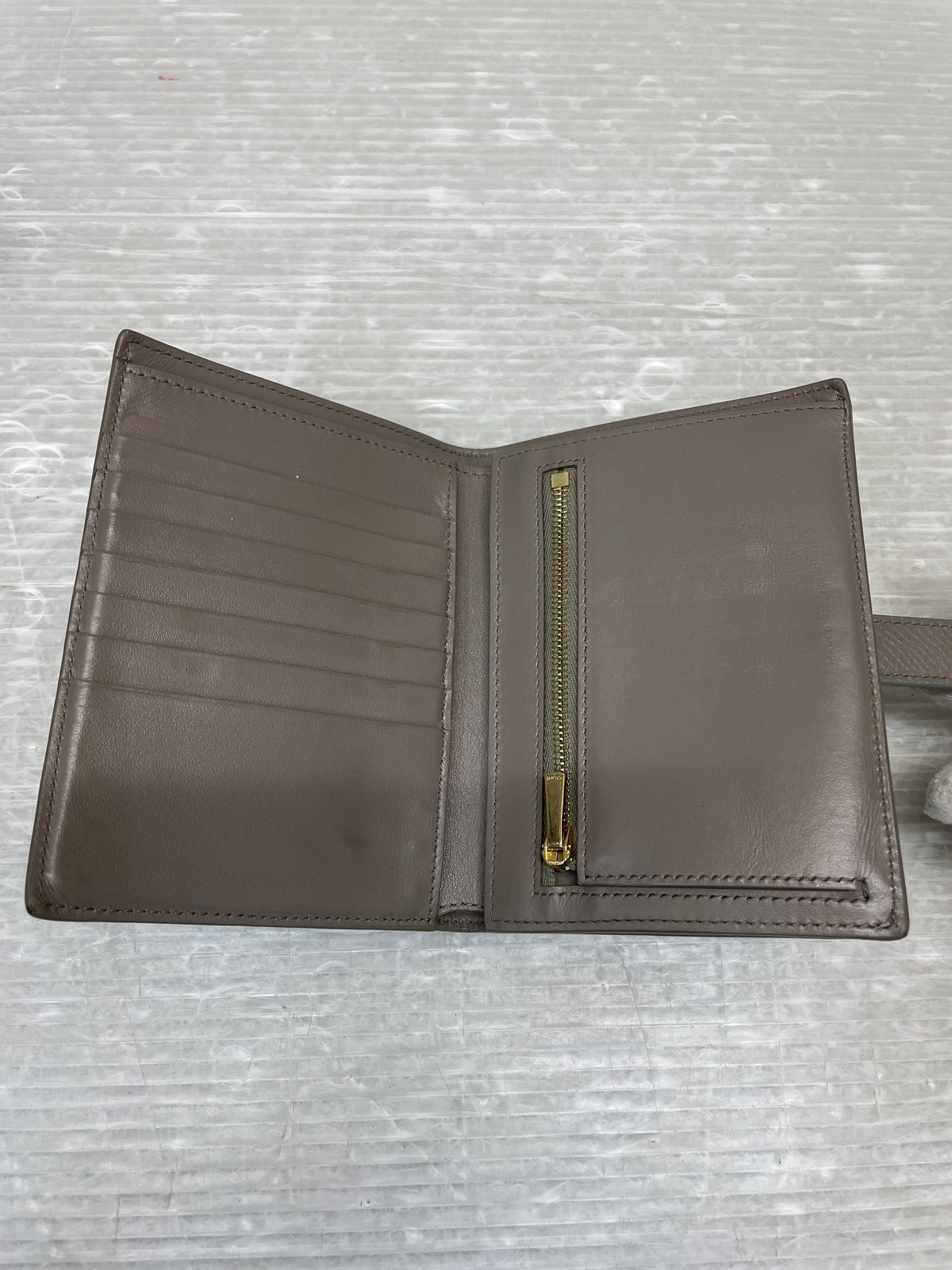 CELINE バイカラー ミディアムストラップウォレット ペブル×ミネラル