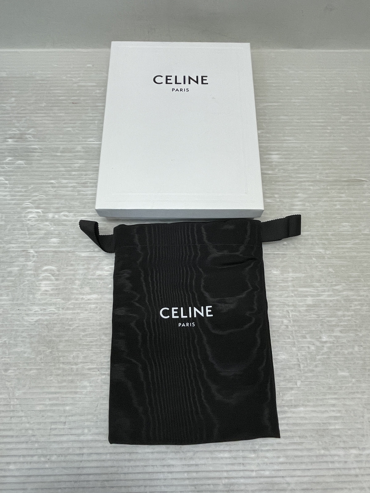 CELINE バイカラー ミディアムストラップウォレット ペブル×ミネラル