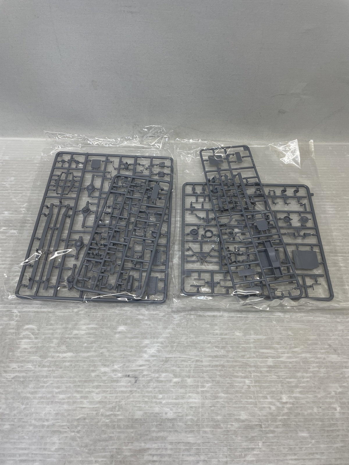 1/35 英・シボレー FAT-4ガントラクター砲牽引車 ミリタリープラモ