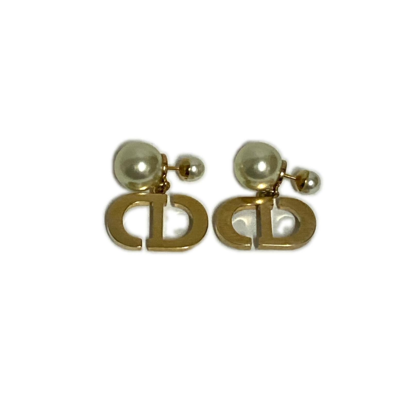 Dior/トライバル パール ロゴ ピアス ラインストーン