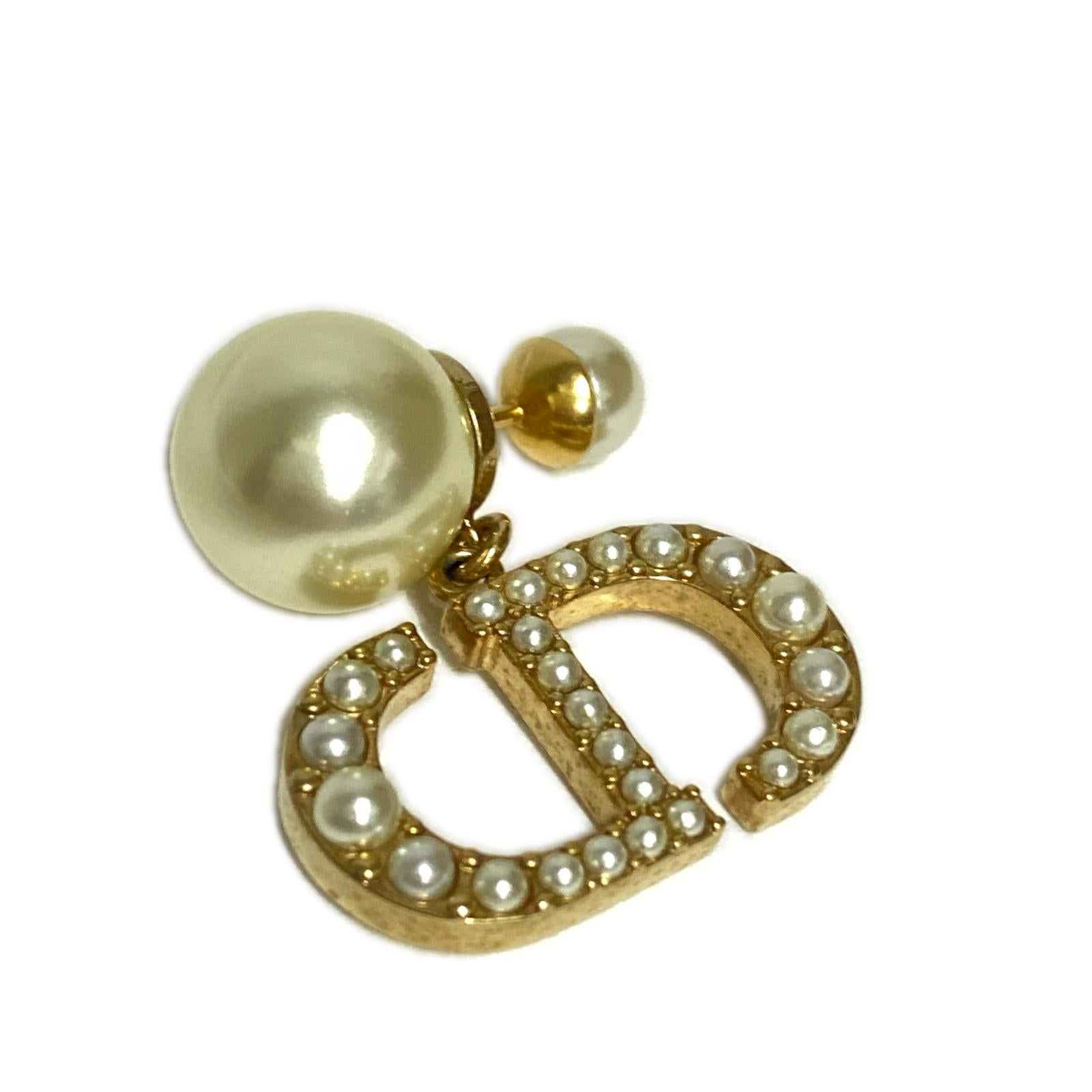 Dior/トライバル パール ロゴ ピアス ラインストーン