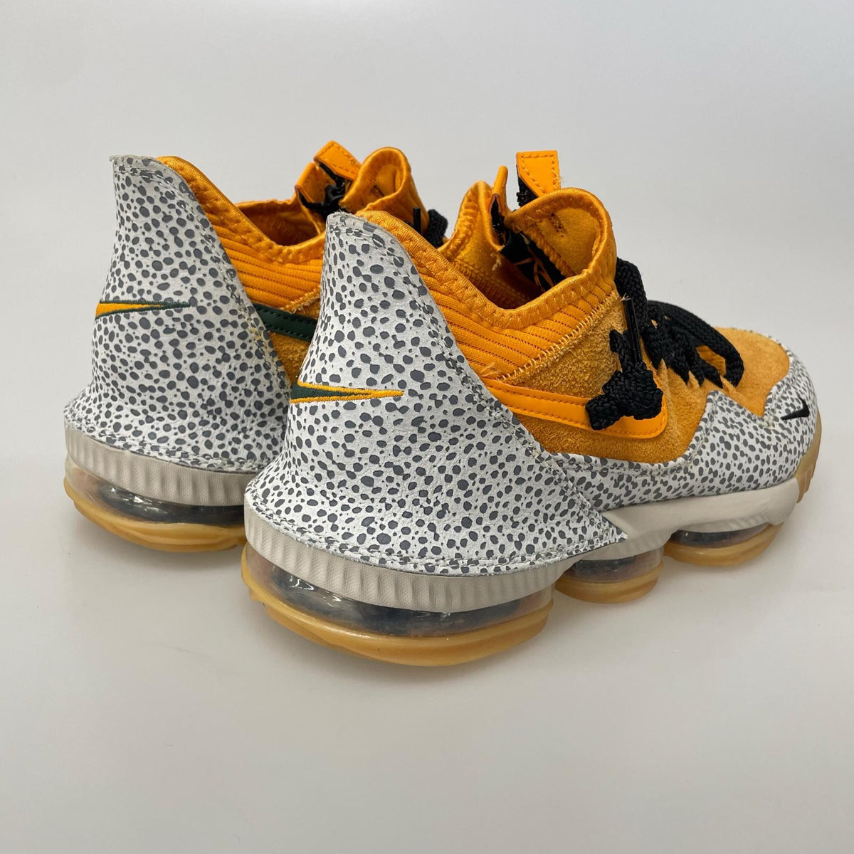 スニーカー atmos LEBRON XVI LOW AC 27.0cm US9 27cm (US9 UK8 1/2 EU44) オレンジ
