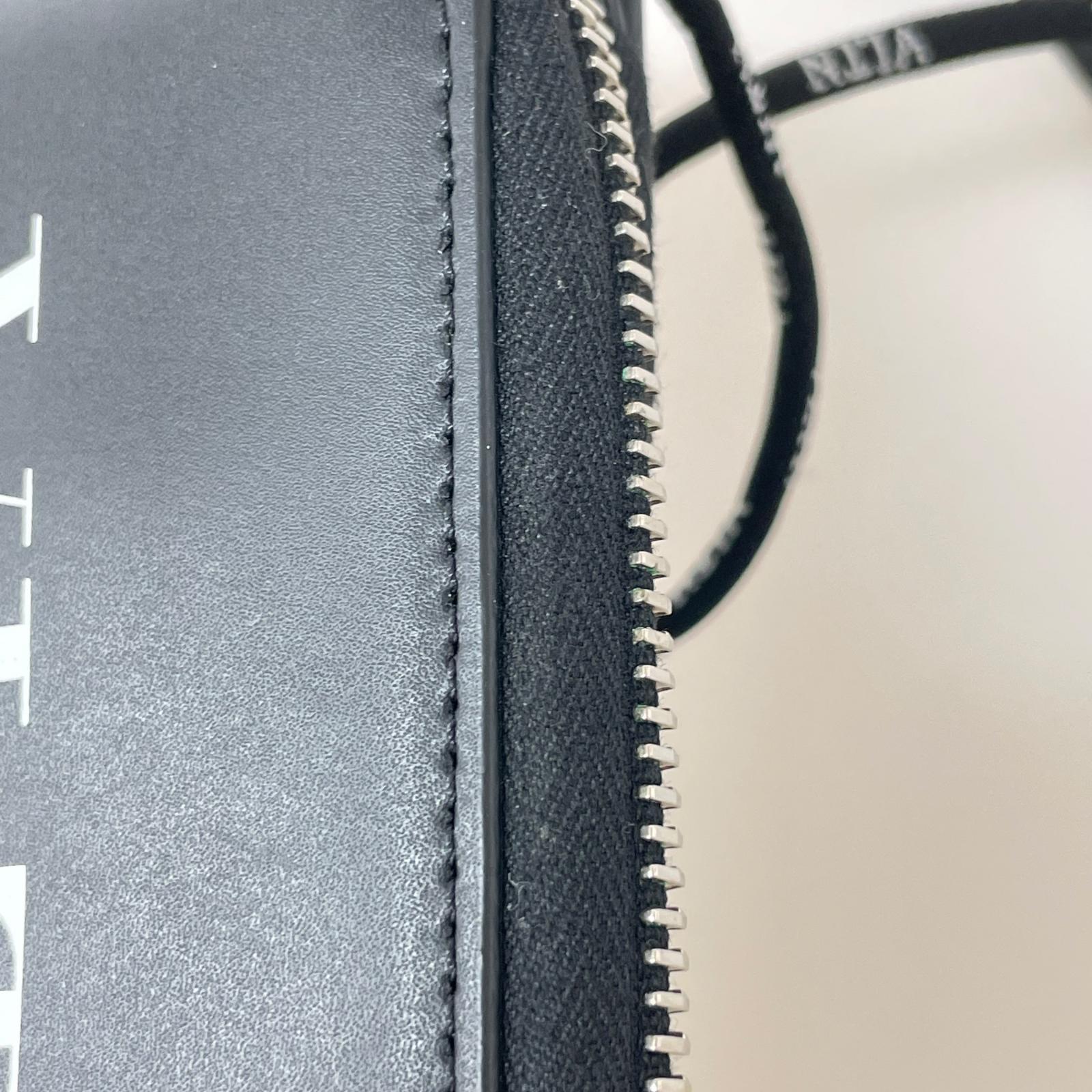 ショルダーバッグ VLTN BlackLeatherNeckWalet ブラック