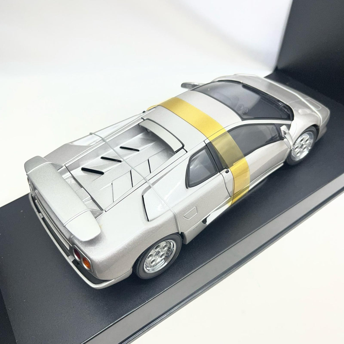 AUTOart 1/18 LAMBORGHINI DIABLO スケールカー
